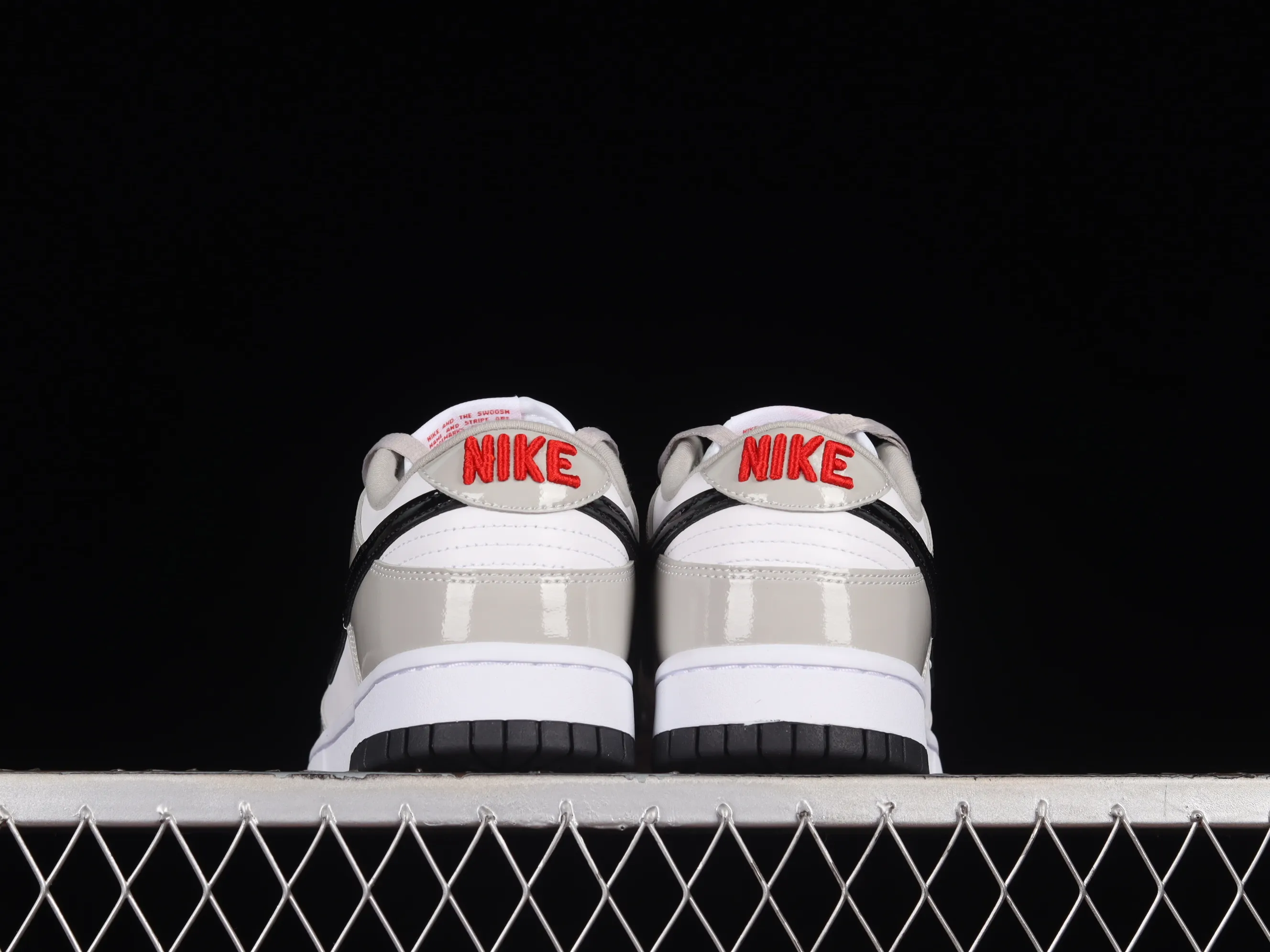 All Categories Nk SB Dunk Series Nk SB Dunk Low Low-top sneakers C version Nk Dunk Low "Light Iron Ore" Patent leather gray SB low-top sports and leisure sneakers DQ7576-001